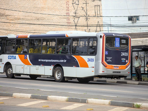 Prefeitura de Cotia notifica empresa de ônibus por cobrança indevida de tarifa no transporte municipal