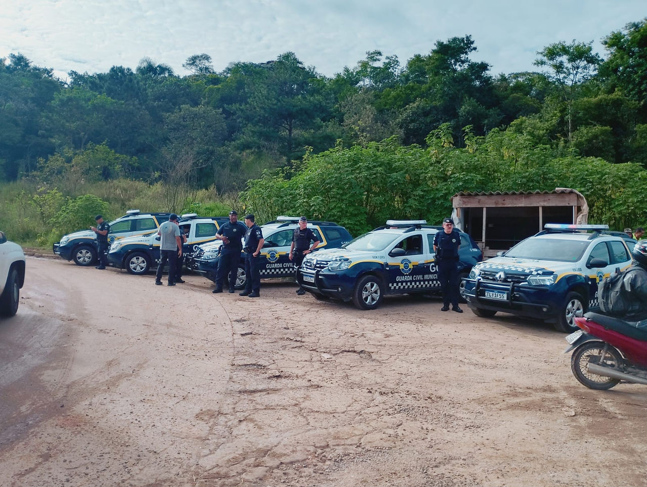 Prefeitura de Cotia realiza reintegração de posse no Parque das Nascentes