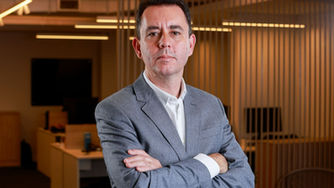 Artigo: "A libertadora ida à lua X os presos às guerras: o paradoxo entre o avanço e o retrocesso em pleno século 21"