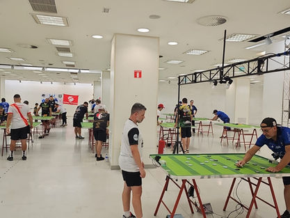 Torneio nostálgico de futebol de botão reúne gerações em evento gratuito na região