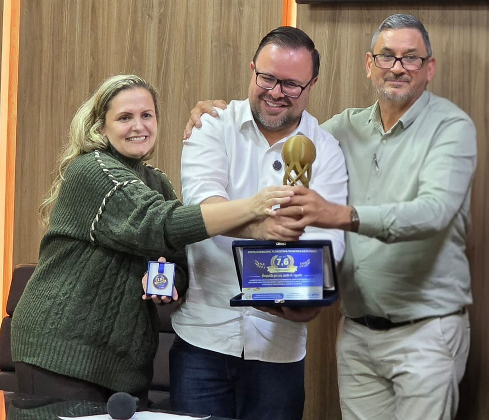 Diretores das escolas com melhores notas no IDEB são homenageados em Cotia