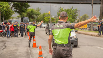 Barueri: Megafiscalização apreende moto com 600 multas e carro com dívida de R$ 466 mil