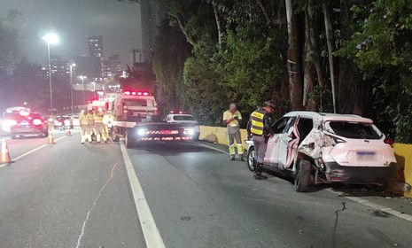 Carreta perde o freio e causa engavetamento no início da Rodovia Raposo Tavares