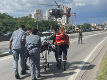 Raposo Tavares: Adolescentes são socorridos em estado grave após caírem de caminhão