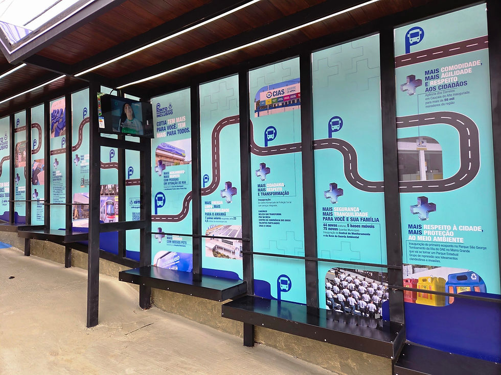 Cotia: Prefeito inaugura ponto de ônibus tecnológico com ar-condicionado e espaço sensorial no Centro