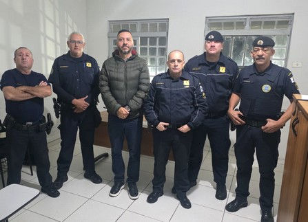 Motorista sofre infarto na Raposo Tavares e é salvo pela GCM na Granja Viana