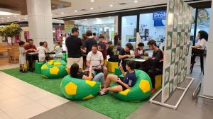 Copa do Mundo 2026: Confira os shoppings com pontos de troca de figurinhas na região