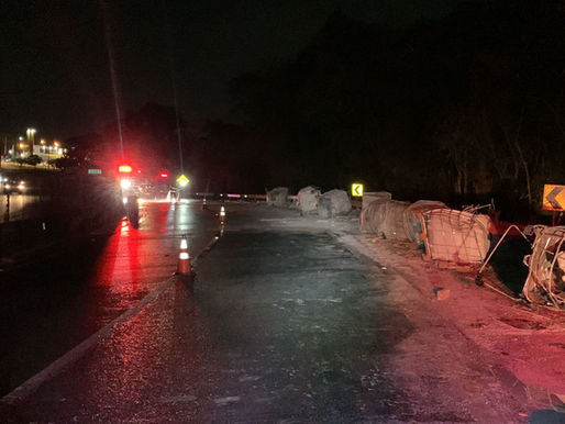 Derramamento de carga de produtos químicos interdita a Rodovia Raposo Tavares no km 38