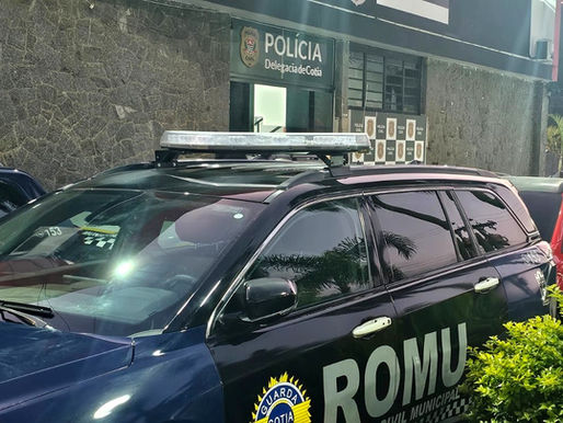 Cotia: Suspeito foge da GCM, cai em córrego e é preso em flagrante com pochete cheia de drogas