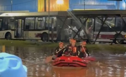 Taboão da Serra: Chuva forte deixou ruas alagadas e casas interditadas