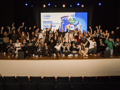 Cotia: Atletas da delegação dos Jogos Regionais são homenageados no Teatro Municipal