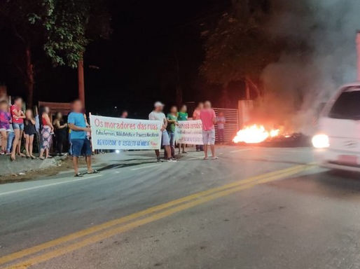 Estrada da Roselândia: Moradores do Lageado ateiam fogo em pneus, em protesto contra falta de asfalto