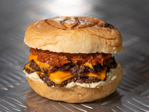 Hamburgueria Osso Smash House agora entrega Smash Dry Aged na Granja Viana