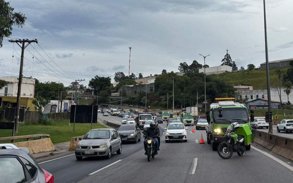 Raposo Tavares: Motociclista morre após colidir contra mureta no km 28