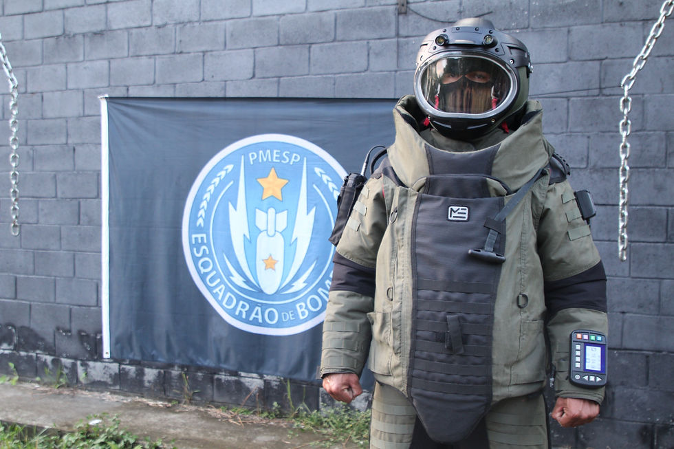 Especialistas do Grupo de Ações Táticas Especiais levam até dois anos de treinamento para atuar com segurança em situações que envolvem bombas e ameaças explosivas