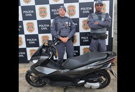 VGP: Homem é preso pela PM com moto furtada, placa falsa e documento adulterado