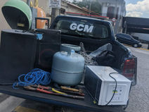 São Roque: GCM prende três indivíduos após furto e vandalismo em escola