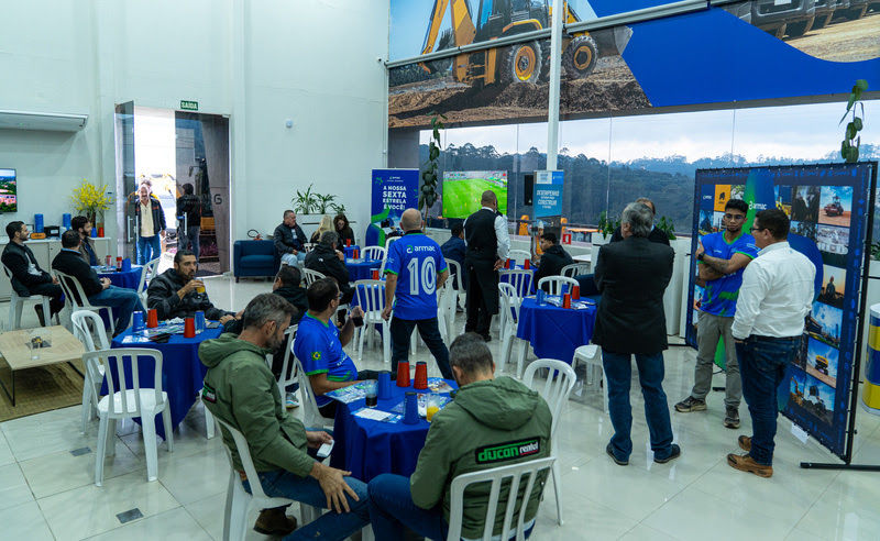 Armac reúne clientes e parceiros para abertura da Copa do Mundo e lança álbum de figurinhas temático
