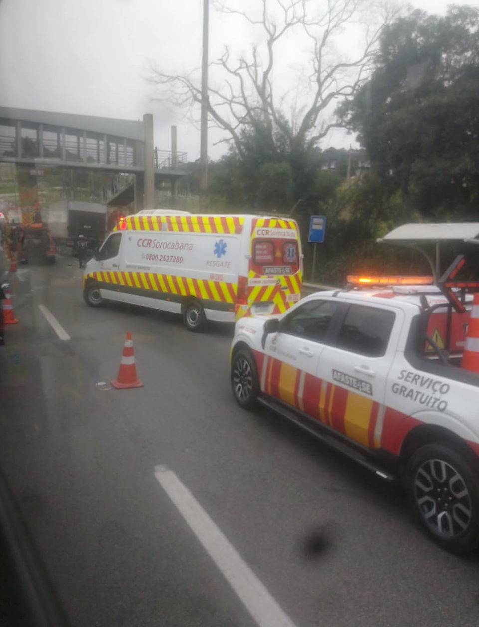 Cotia: Engavetamento entre caminhão, ônibus e van complica trânsito na Raposo Tavares
