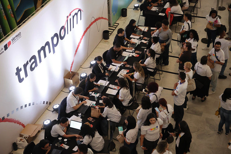 Governo de SP lança Feira de Empregos com mais de 2 mil vagas; Cotia tem formandos no programa