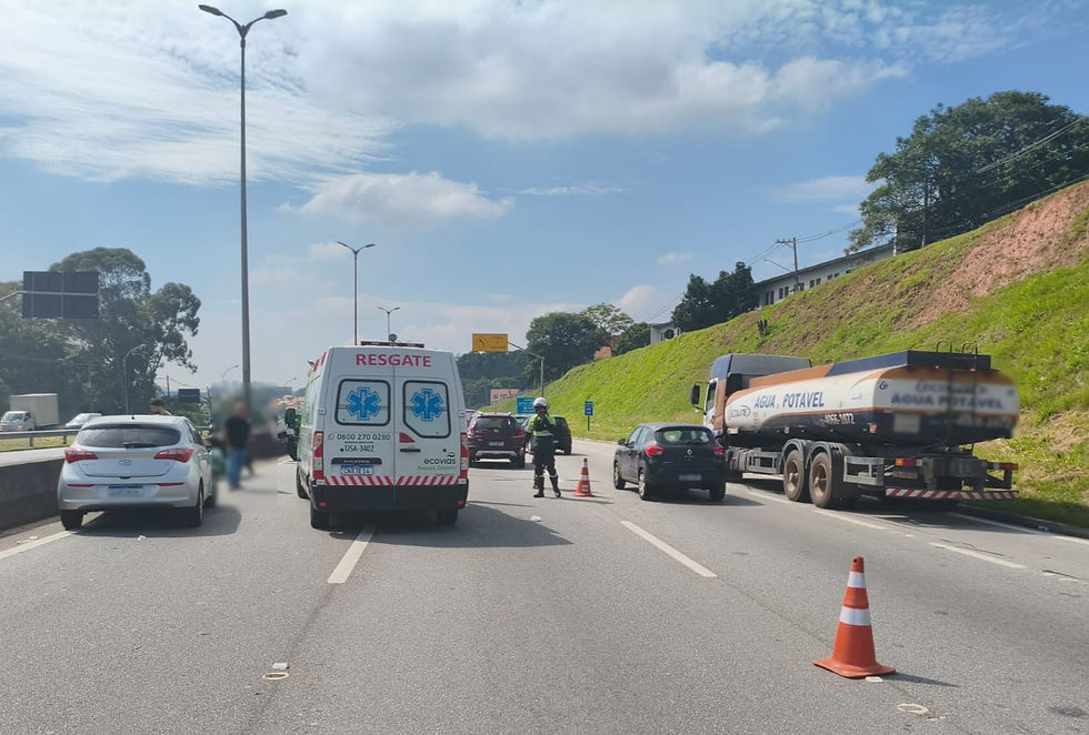 Acidente grave no km 20 envolvendo moto bloqueia pistas da Raposo Tavares