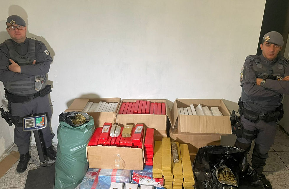 Polícia Militar encontra mais de 520 kg de drogas em casa usada como depósito