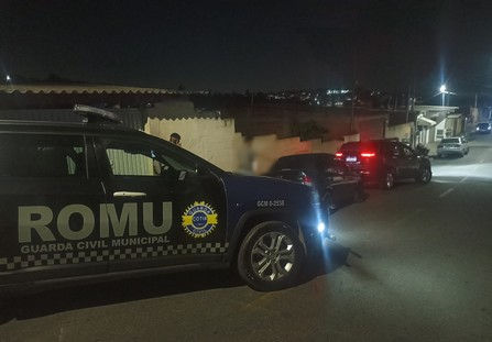Guarda Civil encontra criança de 10 meses trancada dentro de carro em Cotia