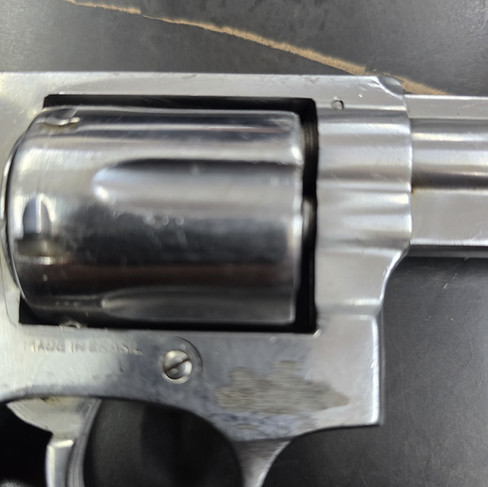 Polícia Militar prende homem com revólveres no interior de veículo em Santana de Parnaíba