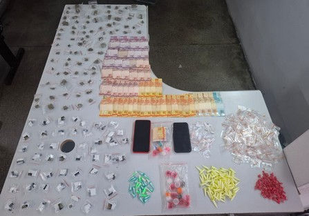 Cotia: GCM apreende mais de 500 porções de drogas e prende mulher por tráfico no Jardim Petrópolis