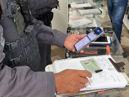 Operação Impacto: Polícia Militar e Prefeitura fiscalizam lojas de celulares em Santana de Parnaíba
