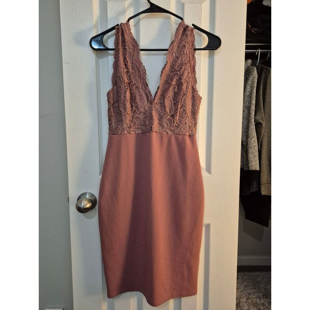 Pink v-neck dress with lace bodice