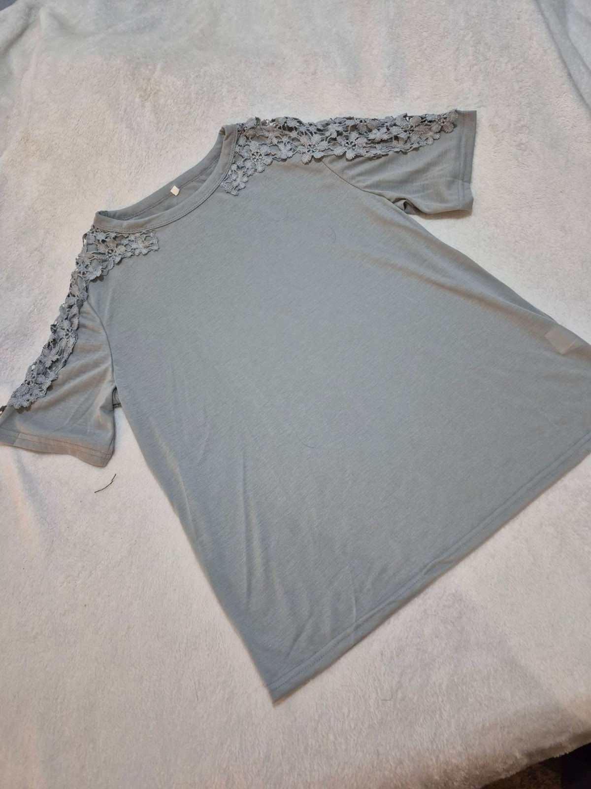 Grey t-shirt with ruffled sleeves