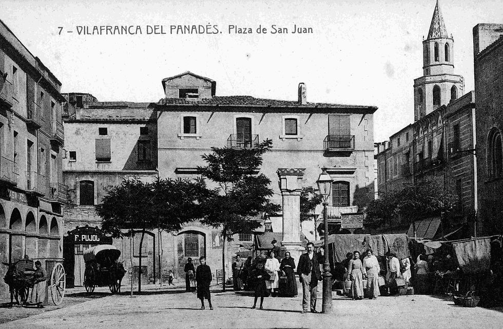 La casa del Comte Moy (enderrocada l'any 1937, per donar més espai a la casa de la Vila). Fons L'Abans, autor desconegut, ACAP.