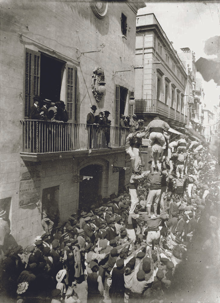 Castells a la Diada de Sant Fèlix de 1905.Foto: ACAP. Fons Vinseum.