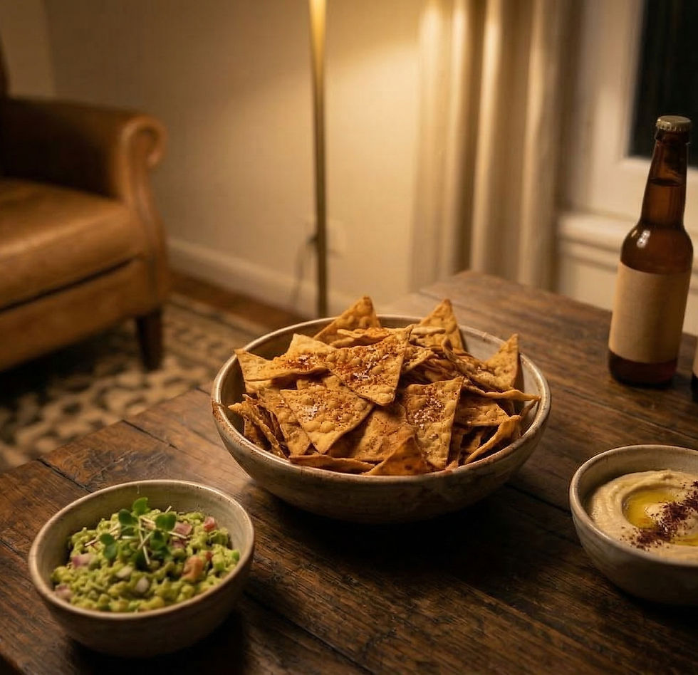 nachos con harina de garbanzos y dip varios