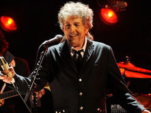 Do nada: Bob Dylan estreia cover de clássico dos anos 50 no meio da turnê