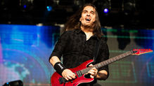 Kiko Loureiro “entrega” Arch Enemy e brinca com semelhança musical nas redes