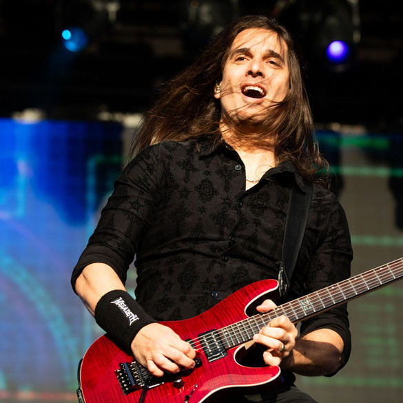 Kiko Loureiro “entrega” Arch Enemy e brinca com semelhança musical nas redes