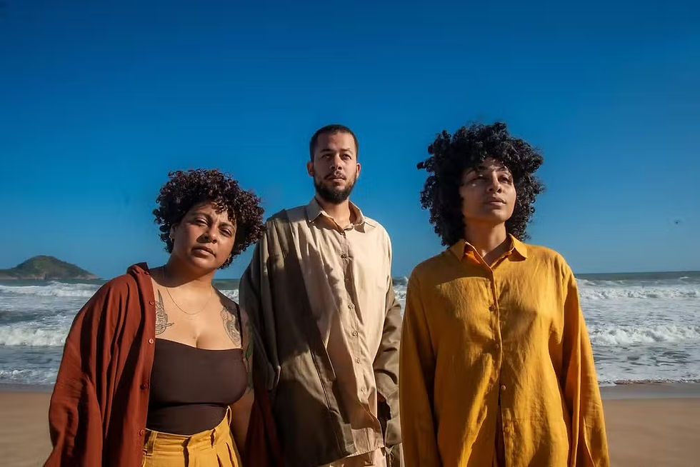 O trio paranaense Tuyo dá nova vida a “Luz do Sol”