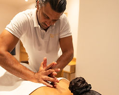 massage abhyanga soulager le dos et zones musculaires