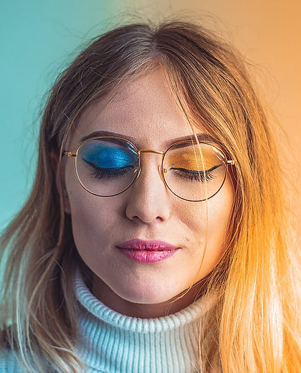 Okulary z antyrefleksem.