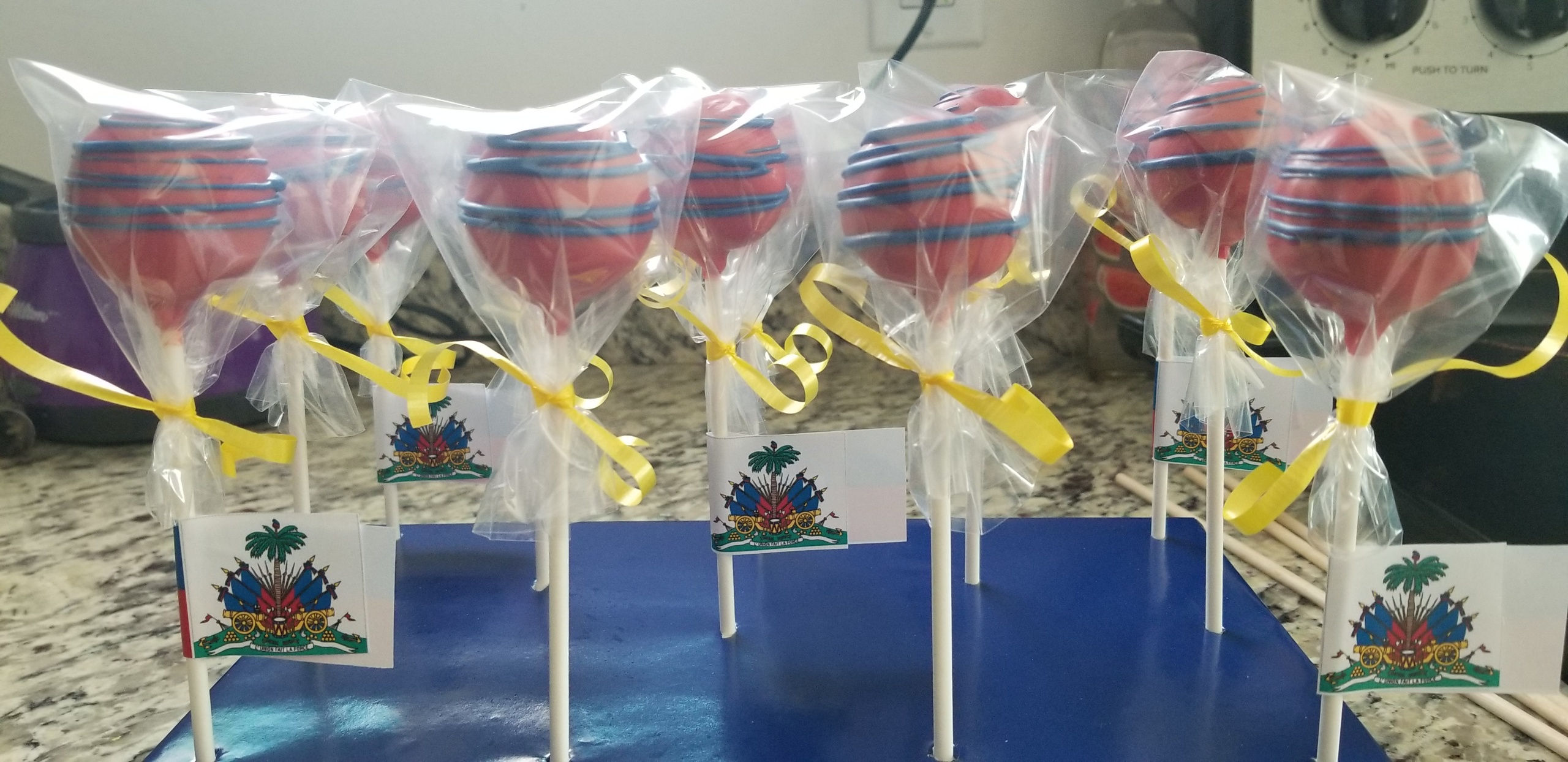 1 Dozen cakepops with stand