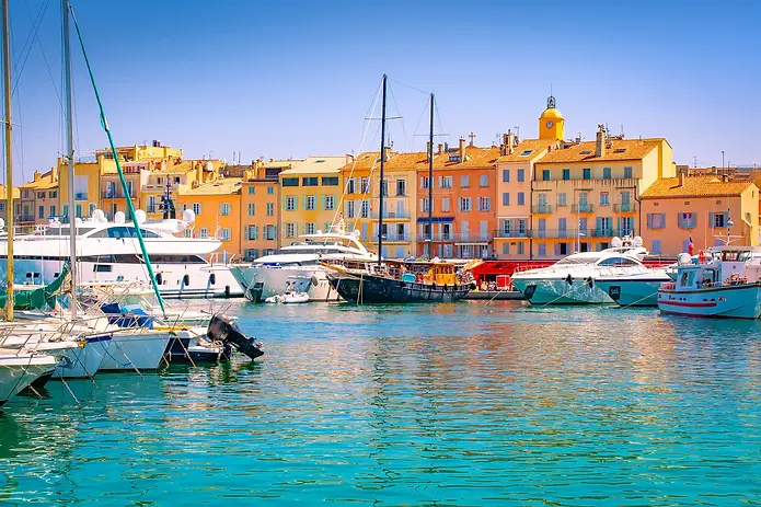 Saint-Tropez-Sud-France-Luxe-yachts-marina.webp