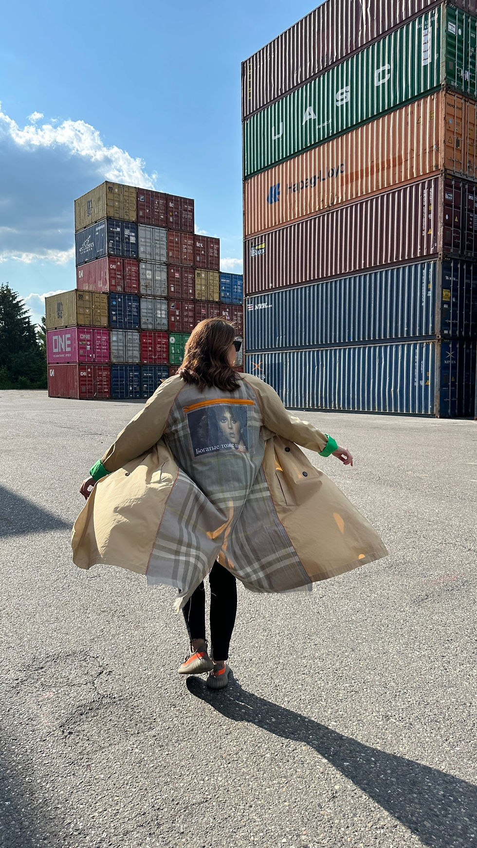 Miniaturbild: Trenchcoat «NO MONEY NO CRY»