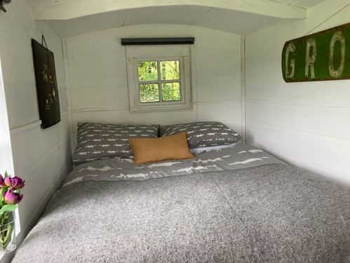 Snug shepherds hut.jpeg