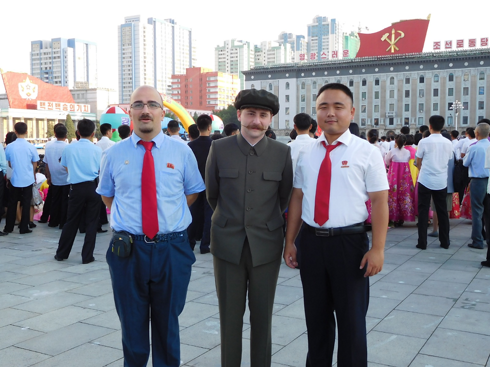 En la plaza Kim Il-Sung.