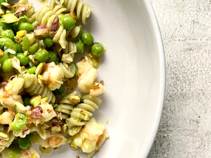 Basil fusilli with prawns, peas & pistachios