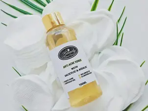 Glycolic Acid Vs Salicylic Acid (Differences & Which Is Better)