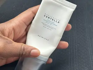 SKIN1004’s Centella Hyalu-Cica Water-fit Sun Serum Review