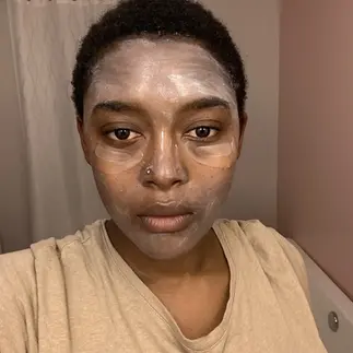 A picture of Habiba having applied the Depology Deepcare+ Serum-Infused Micro Dart Patches